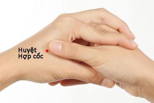 Xoa bóp phòng, hỗ trợ trị tê tay
