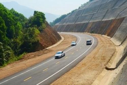 Không để đẩy giá dự án cao tốc Cam Lộ - La Sơn