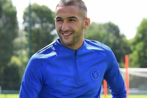 Hakim Ziyech phô diễn kỹ thuật trong buổi tập đầu tại Chelsea