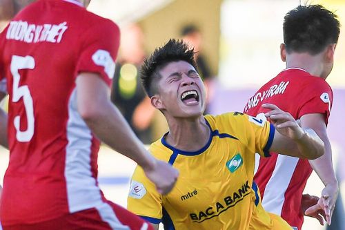 Highlights vòng 10 V.League: SLNA thua ngược Viettel 1-2