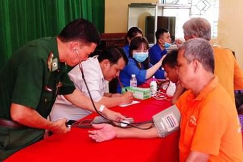 Trao yêu thương ở miền biển nghèo