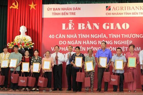 Bàn giao 40 căn nhà tình nghĩa tại Bến Tre