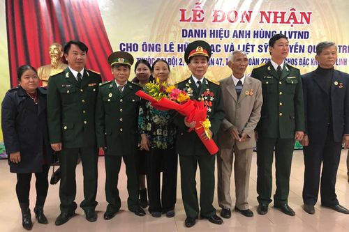Đôi mắt người anh hùng
