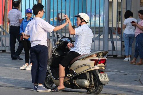 Môn cuối cùng thí sinh Hà Nội tự tin, phụ huynh lo lắng