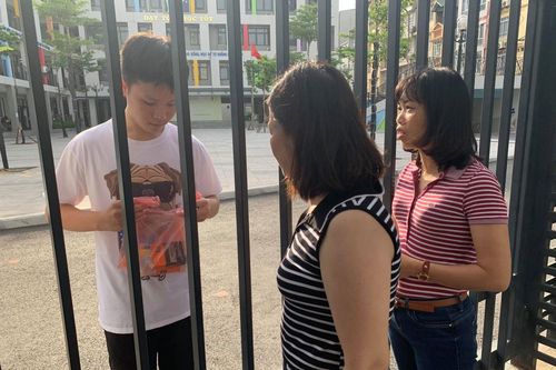 Thí sinh vẫn quên mang máy tính, đồ dùng học tập ở môn thi Toán