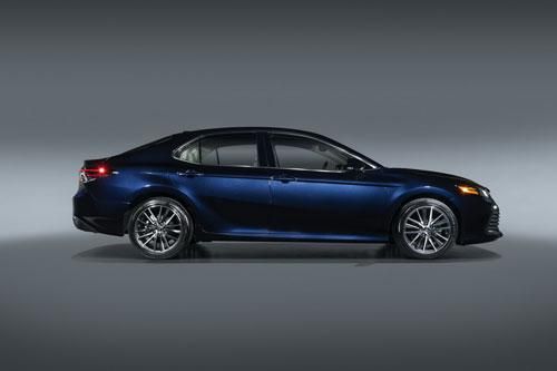 Toyota Camry 2021 ra mắt: Thêm phiên bản mới, giá chưa công bố