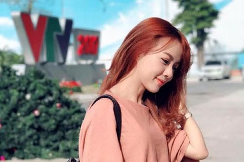 Nữ MC Cafe Sáng với VTV3 bất ngờ tiết lộ bị bệnh có thể mù hai mắt