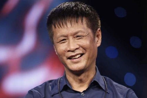 Đạo diễn Lê Hoàng bị hội chị em 'phản đòn gay gắt' khi đưa ra quan điểm ủng hộ đàn ông 'ăn vụng'