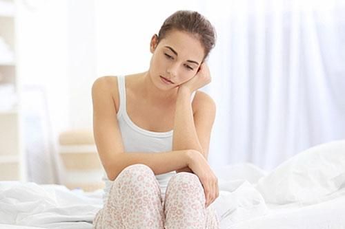 Bạn cùng phòng thích qua nhà bạn trai tôi ngủ