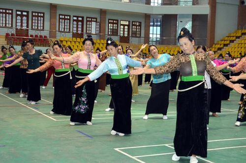 'Truyền lửa' cho những điệu xòe