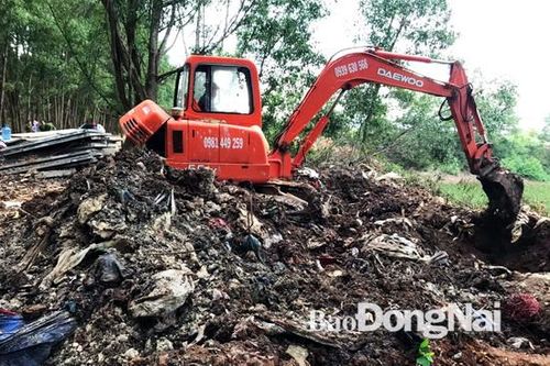 Bắt quả tang Công ty Shing Mark Vina chôn lấp chất thải công nghiệp ra môi trường