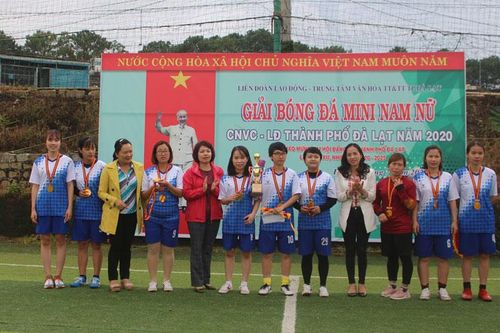 Bế mạc giải bóng đá mini nam, nữ CNVCLĐ TP. Đà Lạt 2020