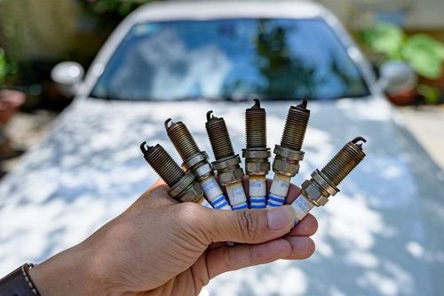 Đoán bệnh về xe ô tô qua màu sắc của bugi