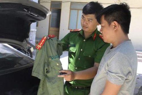 Giả danh công an, mang súng đi lừa đảo chạy án