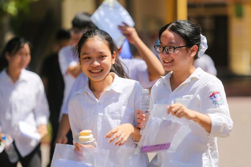 Đề thi môn Toán vào lớp 10 trường chuyên công lập tại Hà Nội