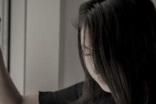 Người chồng 'quái vật' ép vợ bán dâm để lấy tiền mua sữa bỉm cho con trai, còn cưỡng hiếp cả cháu gái