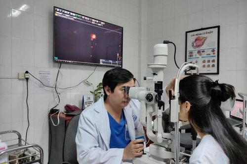 Chuyên gia lý giải vì sao tật khúc xạ ngày càng gia tăng?