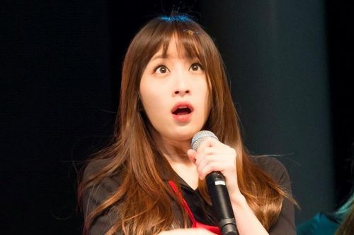 Chuyện những cô gái bỗng dưng nổi tiếng khắp K-Pop nhờ được côn trùng ghé thăm