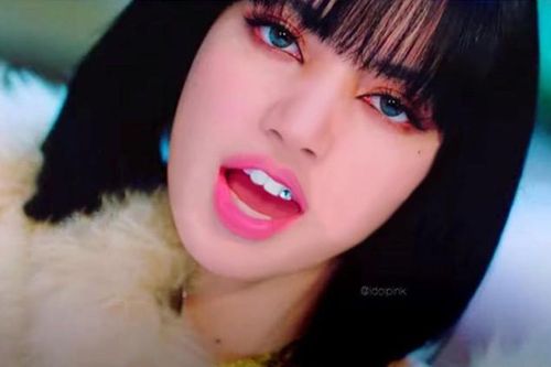 Trend mới của Lisa (BLACKPINK) trong 'How You Like That' đang khiến giới trẻ Hàn mê mẩn