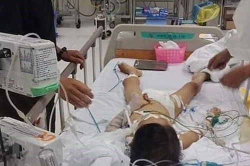 Công an vào cuộc làm rõ vụ bé trai nguy kịch sau ca mổ lấy đinh ở tay