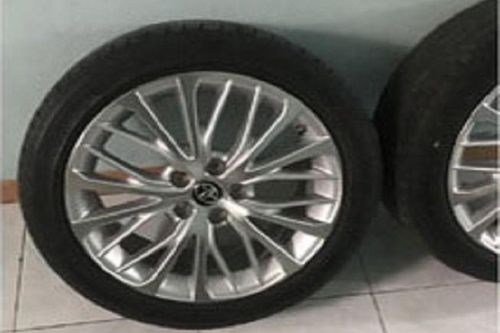 Bắt nhóm trộm bánh xe Camry trong đêm