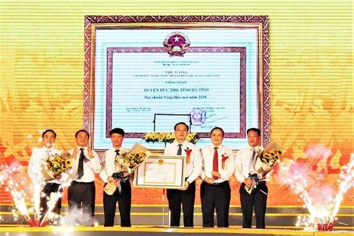 Hà Tĩnh: Đức Thọ đón Bằng công nhận huyện đạt chuẩn Nông thôn mới
