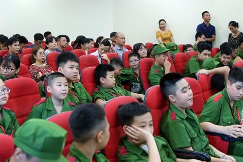 Các bạn nhỏ Thủ đô hào hứng tham gia chương trình 'Học làm chiến sĩ Công an'