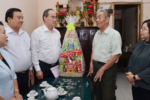 TPHCM tặng quà hơn 75.700 thương binh, liệt sĩ nhân dịp 27-7