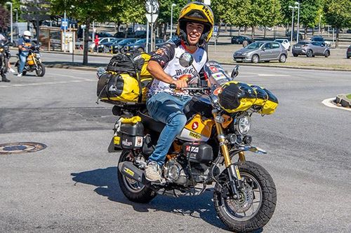 Phượt vòng quanh thế giới bằng xe máy 'khỉ' Honda Monkey