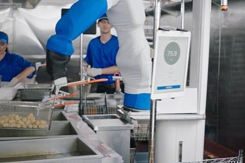 Đầu bếp robot 'lên ngôi' trong mùa dịch Covid-19