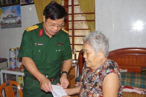 Thừa Thiên Huế: Thăm và tặng quà người có công với Cách mạng