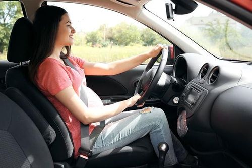 Những tối kỵ với bà bầu khi lái xe ô tô