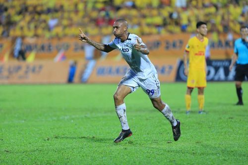 Chia tay Alagie Sosseh, SLNA liên hệ người cũ của HAGL