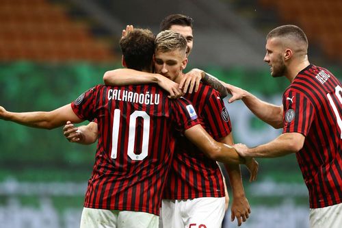 Thắng hủy diệt 5-1, AC Milan leo lên nhóm dự cúp châu Âu