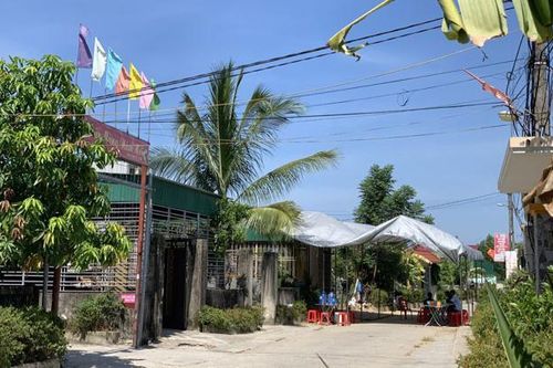 Thức dậy sớm đi chợ, vợ hoảng hốt phát hiện chồng tử vong với con dao trên bụng