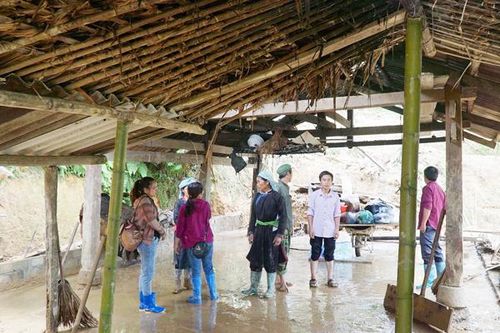 Câu lạc bộ Bắc Hà yêu thương hỗ trợ người dân 18 triệu đồng sửa nhà