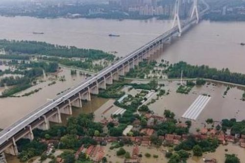 Trung Quốc ban hành cảnh báo đỏ lũ trên sông Dương Tử