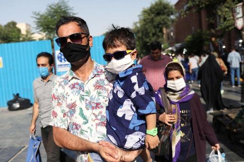 Tổng thống Iran nói 25 triệu người mắc COVID-19, quan chức y tế trấn an