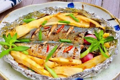 Cá nục nướng măng