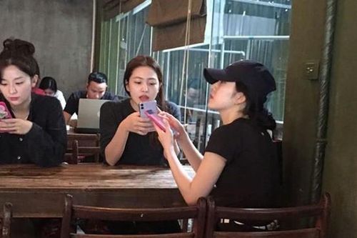 Vì sao Red Velvet đi bộ hơn 30 phút chỉ để uống cà phê ở Việt Nam mà bất thành?