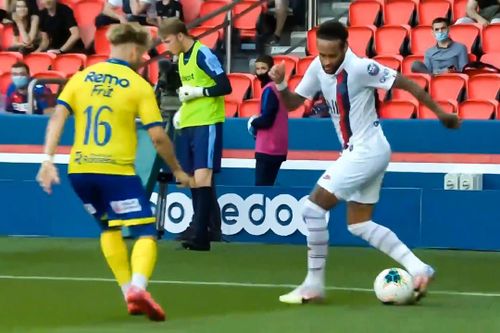 Neymar nhảy múa, loại 2 cầu thủ đối phương