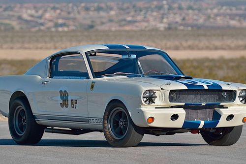 Ford Mustang cổ bán đấu giá 3,85 triệu USD