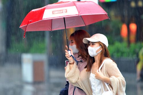 Miền Bắc mưa dông, chấm dứt nắng nóng
