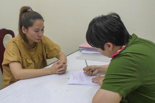 Tú bà điều hành 'tập đoàn' bán dâm cho khách nước ngoài