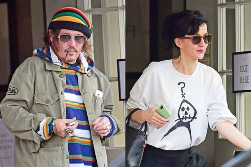Johnny Depp tới bar cùng gái lạ