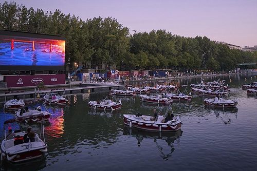 Rạp chiếu phim nổi trên sông ở Pháp