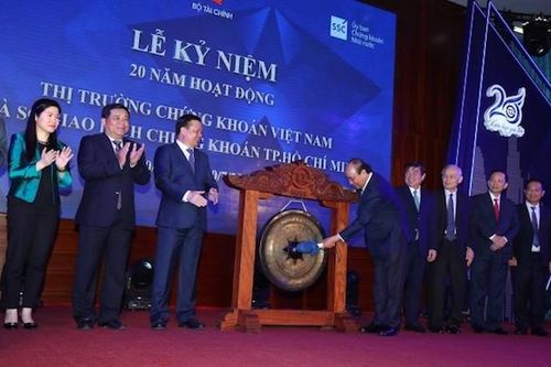 Thủ tướng Nguyễn Xuân Phúc: Thị trường chứng khoán là 'phong vũ biểu' của nền kinh tế