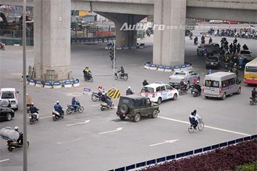 Bất cập tại nút giao thông Nguyễn Trãi – Khuất Duy Tiến