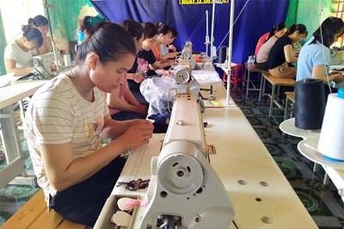 Tạo việc làm tại chỗ, tăng cường kết nối cung-cầu