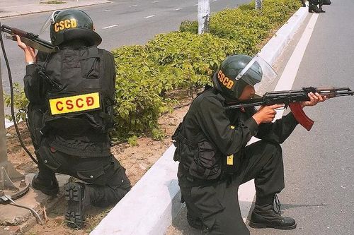 Nhân kỷ niệm 58 năm Ngày truyền thống CSND và 30 năm Ngày thành lập lực lượng CSCĐ 20-7: Theo dấu từng đối tượng nghi vấn...